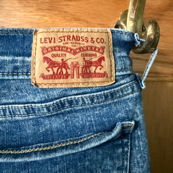 Levi's Women's Blue Ripped Skinny Jeans - Picture 4 of 4